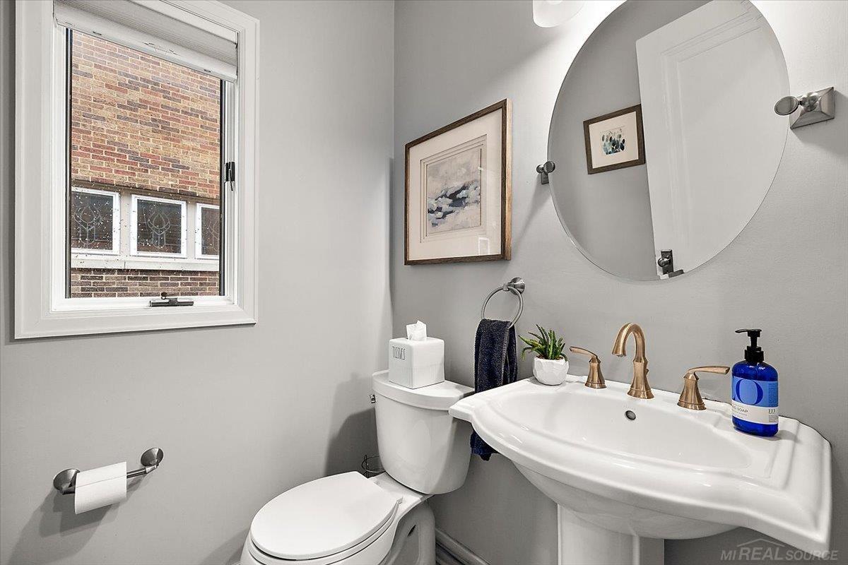 719 Fisher Road Grosse Pointe, MI 48230 - Photo 21 of 60 Gallery Image 21