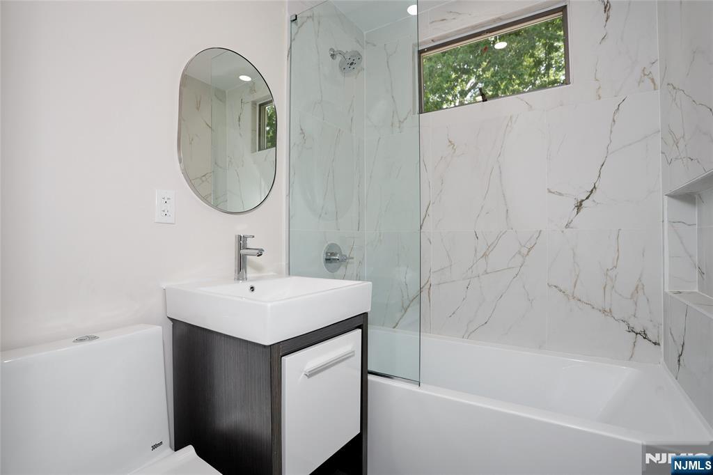 20 Dojean Court Bergenfield, NJ 07621 - Photo 18 of 50