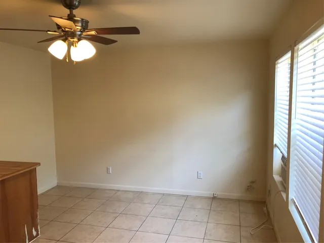 en view of an empty room and window