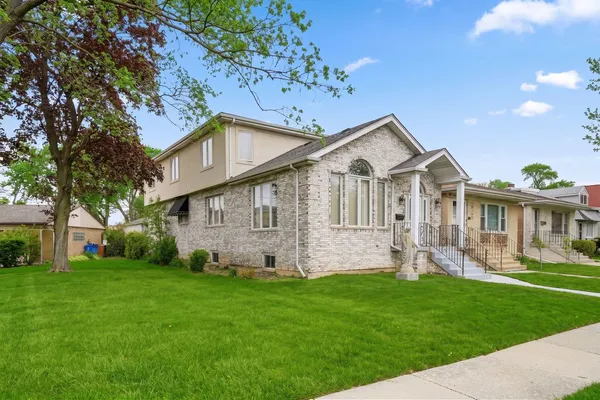 $555,000 | 6916 West Forest Preserve Drive, Harwood Heights, IL 60706