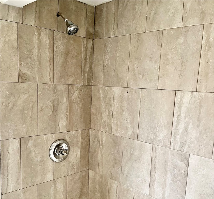 127 West Greer Street Honea Path, SC 29654 - Photo 7 of 13 Tile surround for tub and shower combo