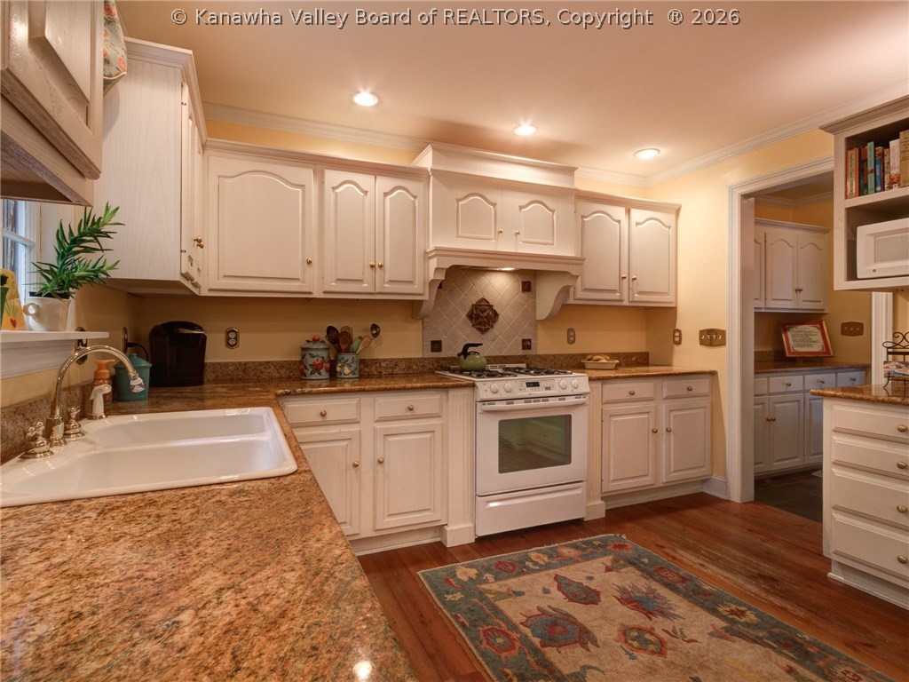 1712 Loudon Heights Road Charleston, WV 25314 - Photo 9 of 24 Lovely granite counter tops.