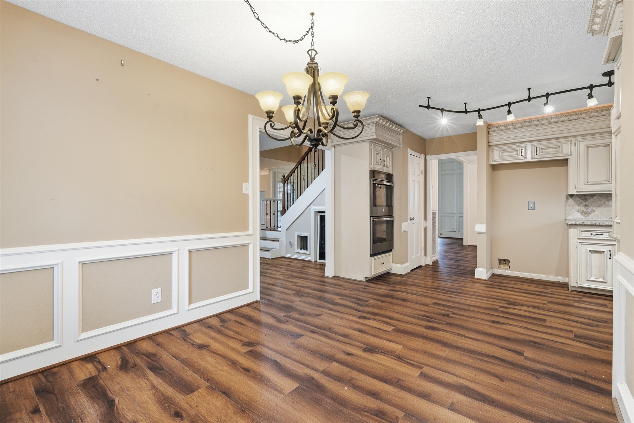 8310 Mentmore Drive Spring, TX 77379 - Photo 21 of 47 Casual dining area flows effortlessly between the kitchen and living room for easy everyday living.
