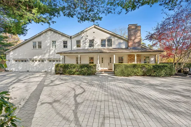 $2,700,000 | 8 East Ridge Court, Westhampton, NY 11977