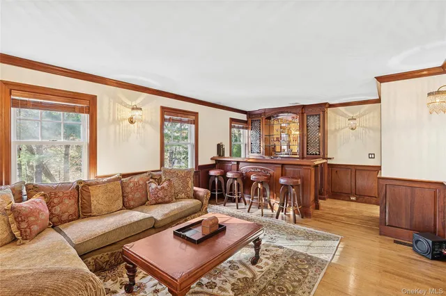 $2,700,000 | 8 East Ridge Court, Westhampton, NY 11977