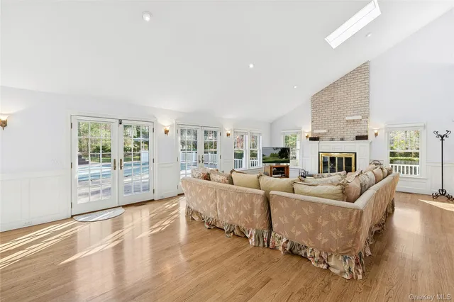 $2,700,000 | 8 East Ridge Court, Westhampton, NY 11977