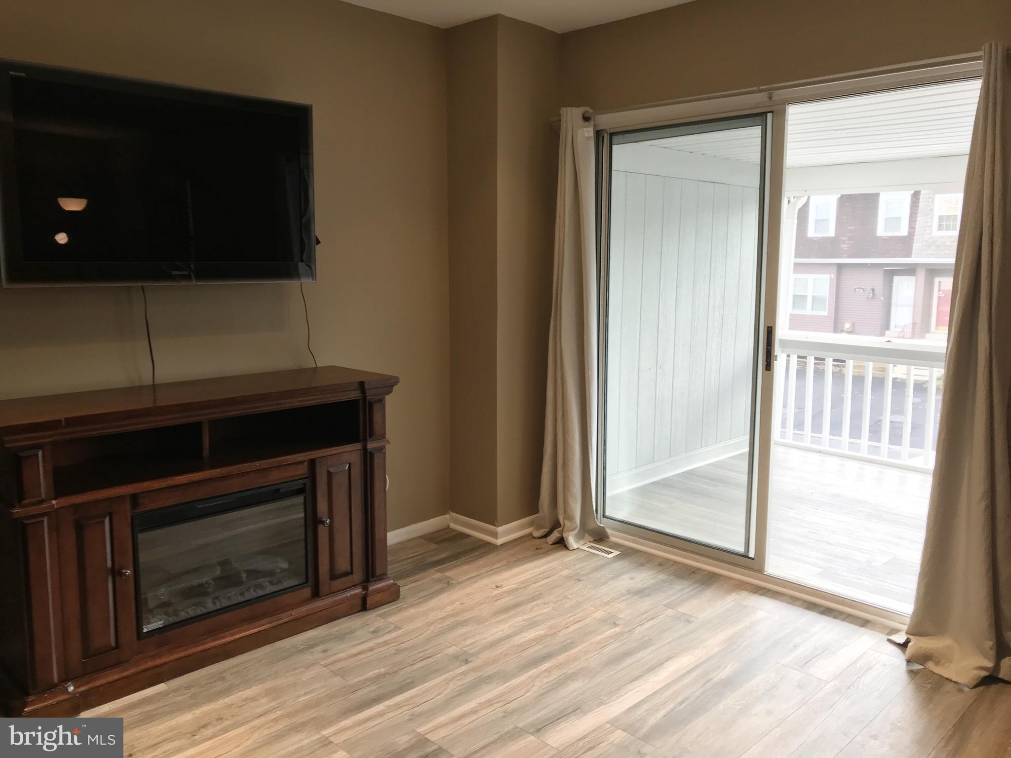 412 3rd Street Newark, DE 19711 - Photo 4 of 22 Living Rm, sliding doors out to Screened Deck