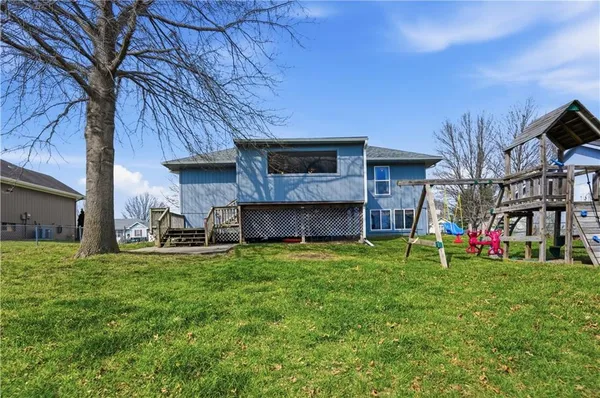 $315,000 | 1305 Stonecrest Drive, Kearney, MO 64060