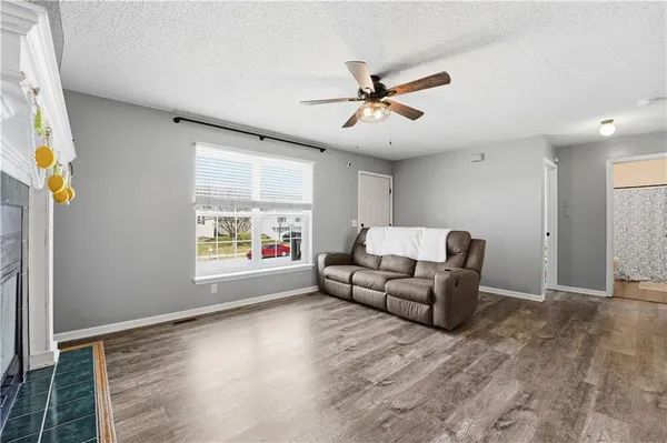 $315,000 | 1305 Stonecrest Drive, Kearney, MO 64060