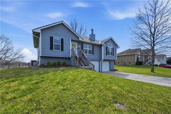 $315,000 | 1305 Stonecrest Drive, Kearney, MO 64060