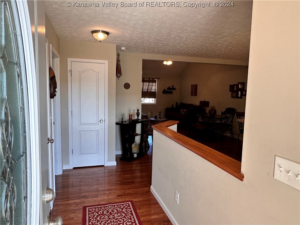 32 Mooring Way Elkview, WV 25071 - Photo 3 of 21 Foyer
