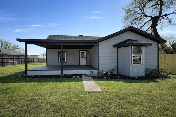 $329,999 | 469 West Fulton Street, Van Alstyne, TX 75495