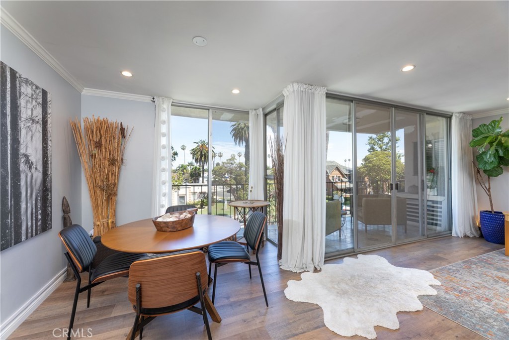 2772 2nd Street, Unit 2G Long Beach, CA 90803 - Photo 11 of 53 a outdoor dining space with furniture and a potted plant
