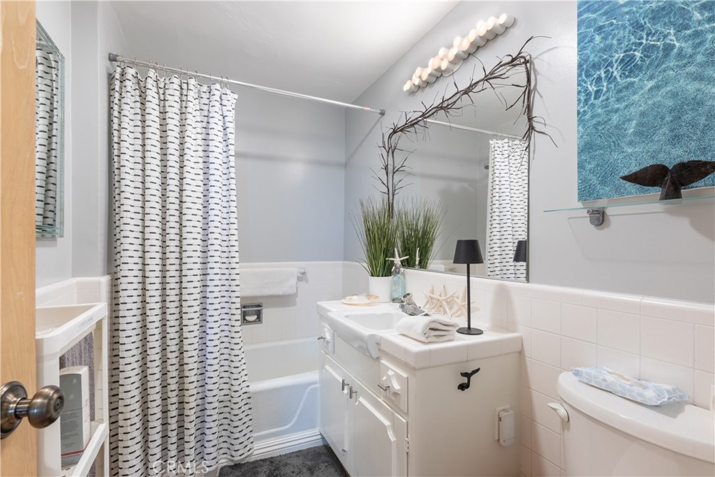 2772 2nd Street, Unit 2G Long Beach, CA 90803 - Photo 19 of 53 a bathroom with a sink a toilet and shower