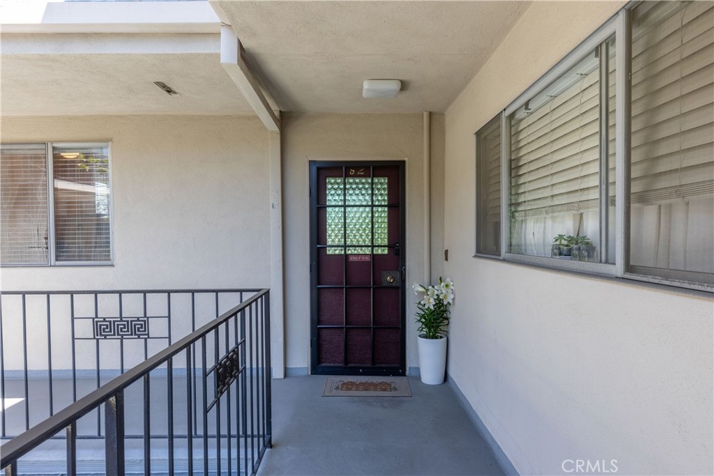 2772 2nd Street, Unit 2G Long Beach, CA 90803 - Photo 35 of 53 a view of a hallway with wooden floor and windows