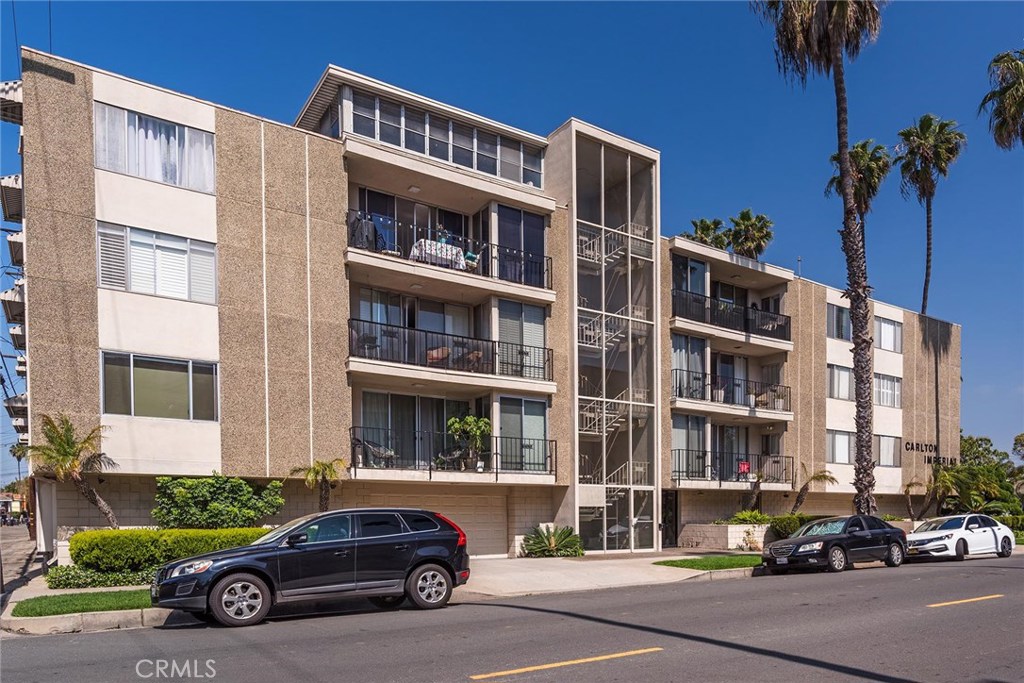 2772 2nd Street, Unit 2G Long Beach, CA 90803 - Photo 45 of 53 a car parked in front of a building