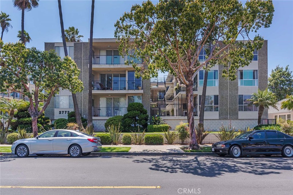 2772 2nd Street, Unit 2G Long Beach, CA 90803 - Photo 46 of 53 a view of street with cars