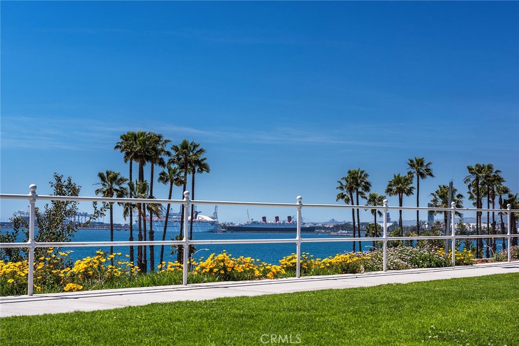 2772 2nd Street, Unit 2G Long Beach, CA 90803 - Photo 53 of 53 a view of a house with a yard and sitting area