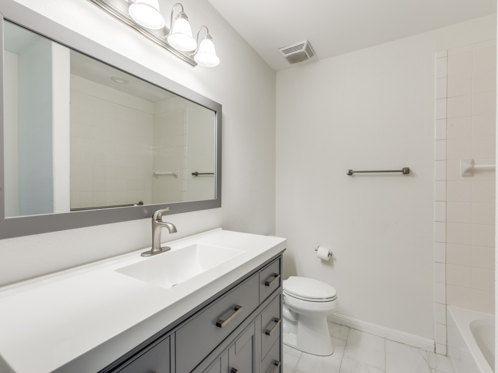 30 Wildwood Drive, Unit 174 Georgetown, TX 78633 - Photo 24 of 34 a bathroom with a toilet a sink and mirror