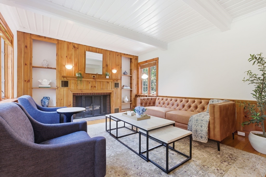 127 Larchmont Road Melrose, MA 02176 - Photo 4 of 42