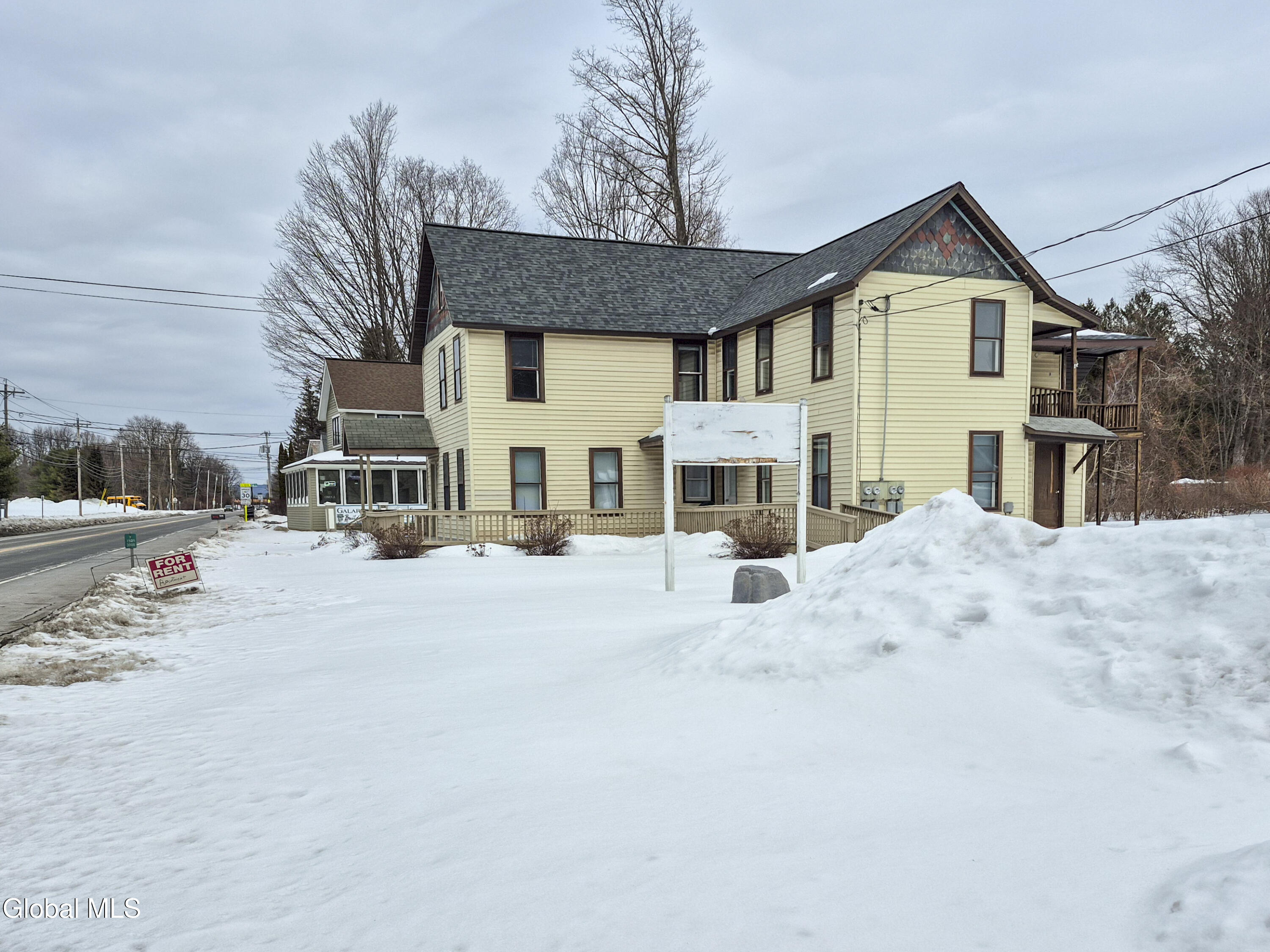 524 Maple Avenue, Unit 3 Saratoga Springs, NY 12866 - Photo 3 of 10 Ext-3