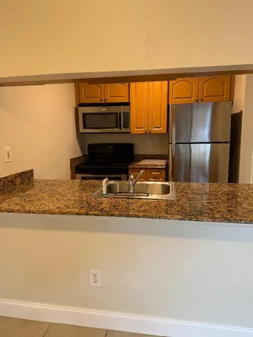 $2,100 | 6043 10th Avenue North, Unit 231, Greenacres, FL 33463