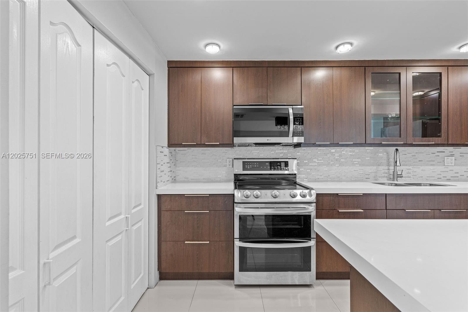 14357 Kendale Lakes Circle Miami, FL 33183 - Photo 27 of 67