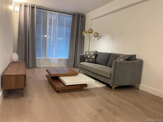 $439,000 | 52-16 Roosevelt Avenue, Unit 3A | Woodside