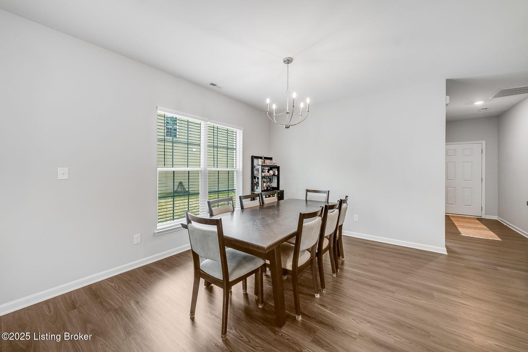8436 Gateway Run Road Louisville, KY 40229 - Photo 8 of 61 photo_online_007