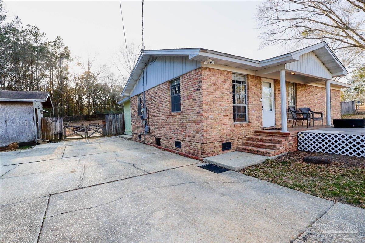 1551 Sunny Ridge Lane Cantonment, FL 32533 - Photo 2 of 40