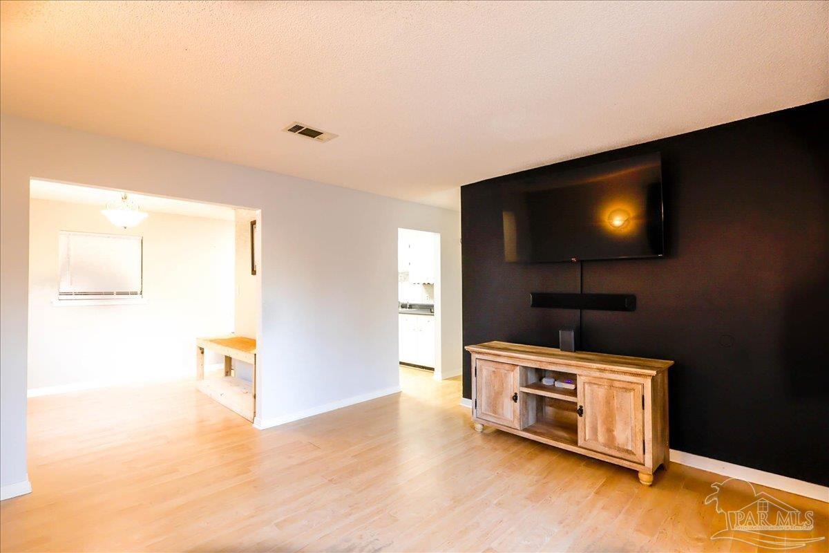 1551 Sunny Ridge Lane Cantonment, FL 32533 - Photo 5 of 40