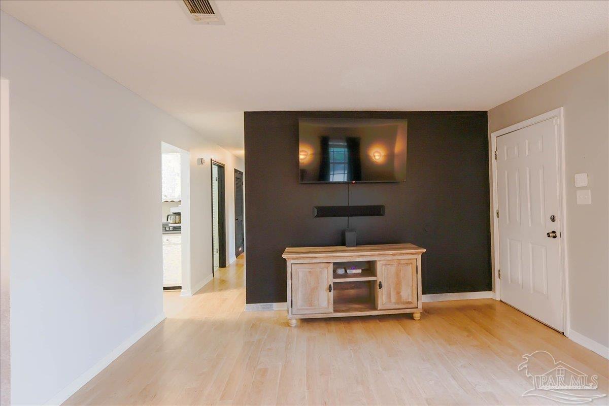 1551 Sunny Ridge Lane Cantonment, FL 32533 - Photo 6 of 40