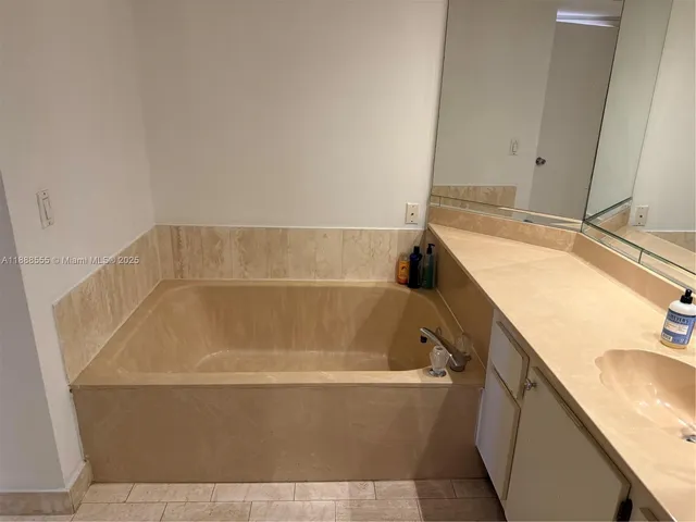 $2,950 | 1717 North Bayshore Drive, Unit A1639, Miami, FL 33132