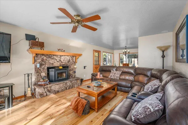 $545,000 | 34820 Emigrant Trail, Shingletown, CA 96088
