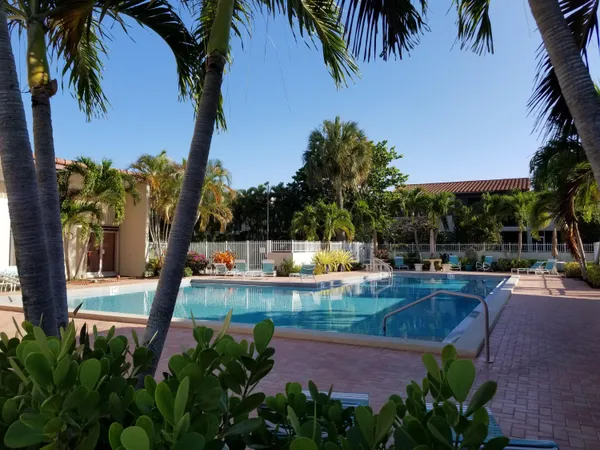 $1,400 | 2601 Boundbrook Boulevard, Unit 104, Palm Springs, FL 33406