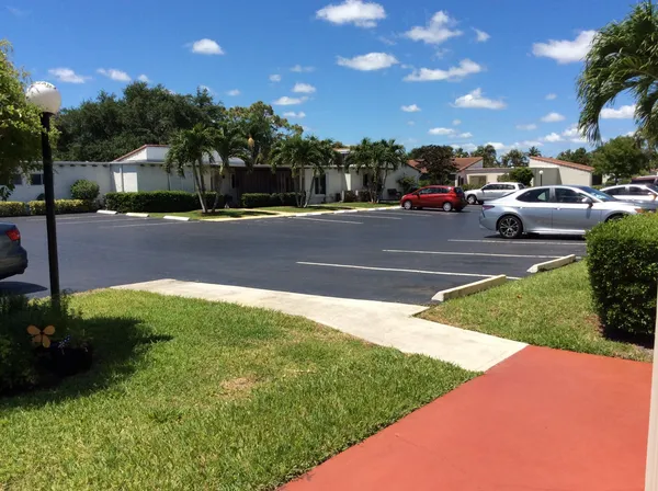 $1,400 | 2601 Boundbrook Boulevard, Unit 104, Palm Springs, FL 33406