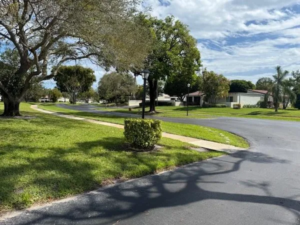 $1,400 | 2601 Boundbrook Boulevard, Unit 104, Palm Springs, FL 33406