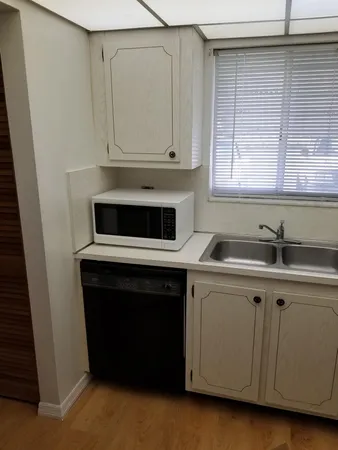 $1,400 | 2601 Boundbrook Boulevard, Unit 104, Palm Springs, FL 33406