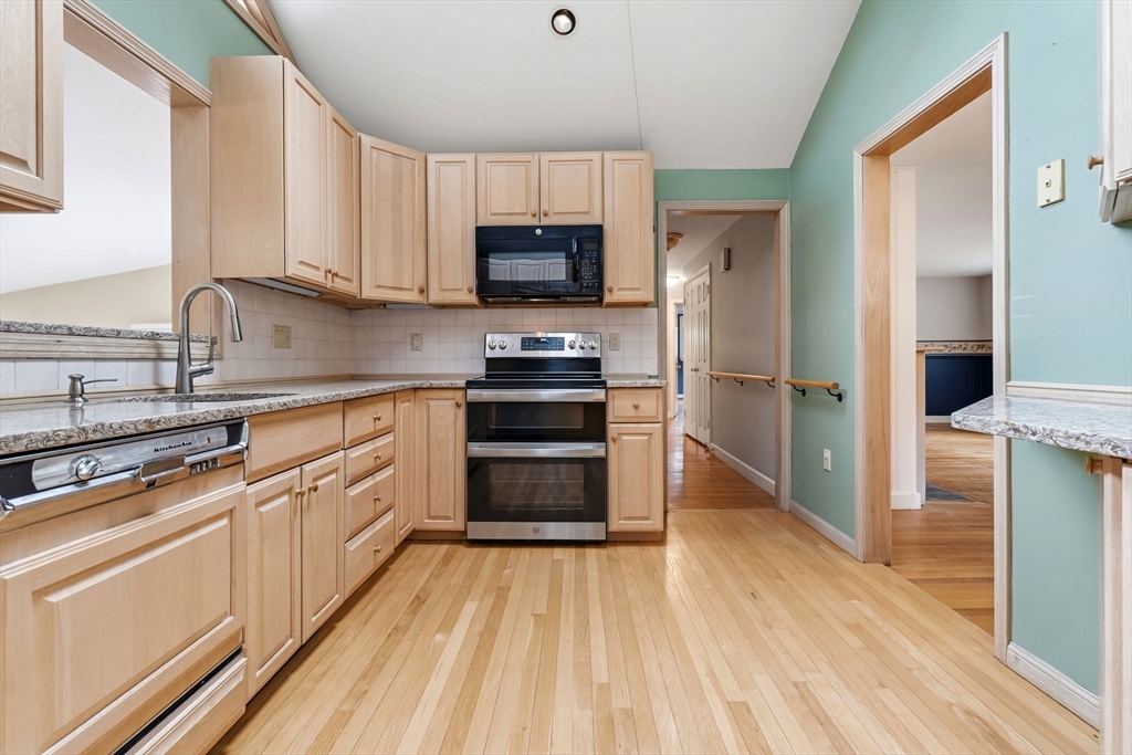 2 Standish Road Lynnfield, MA 01940 - Photo 6 of 34 Gallery Image 6