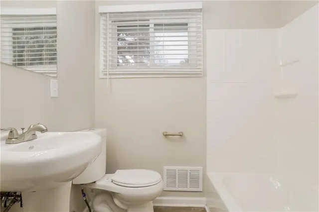 $1,595 | 10806 Bristol Terrace, Kansas City, MO 64134