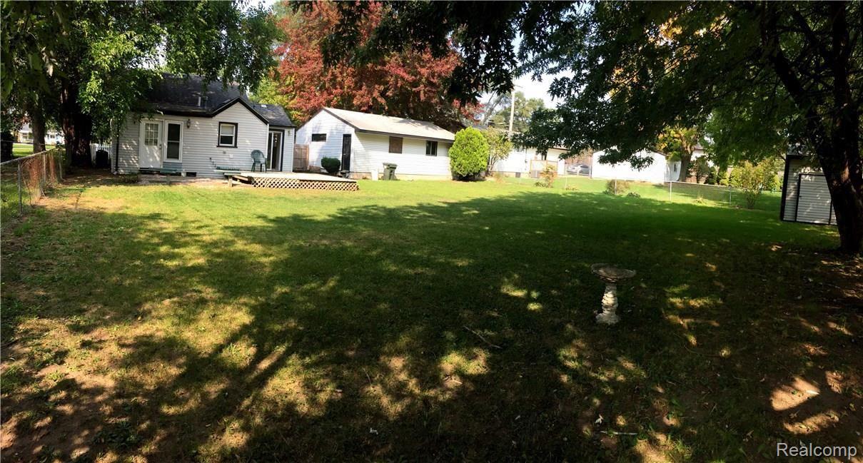 2985 Emmons Avenue Rochester, MI 48307 - Photo 37 of 39 34 LARGE YARD.jpg