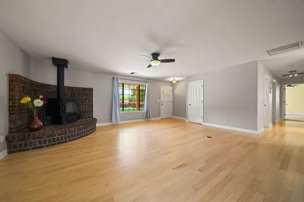 $530,000 | 19702 Midland Drive, Redding, CA 96003