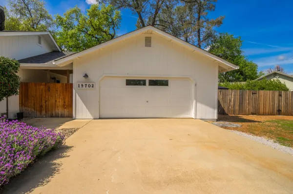 $530,000 | 19702 Midland Drive, Redding, CA 96003