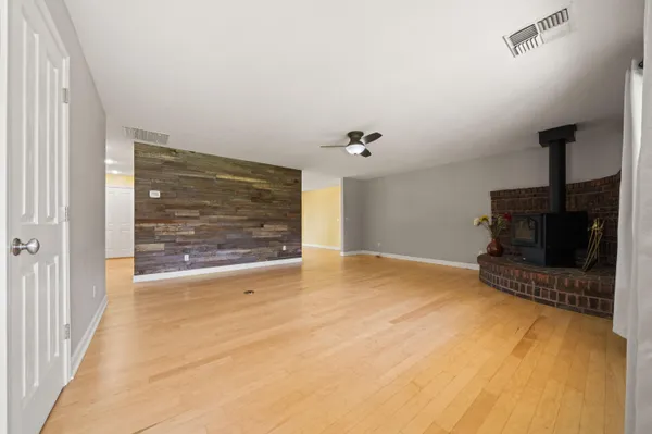 $530,000 | 19702 Midland Drive, Redding, CA 96003