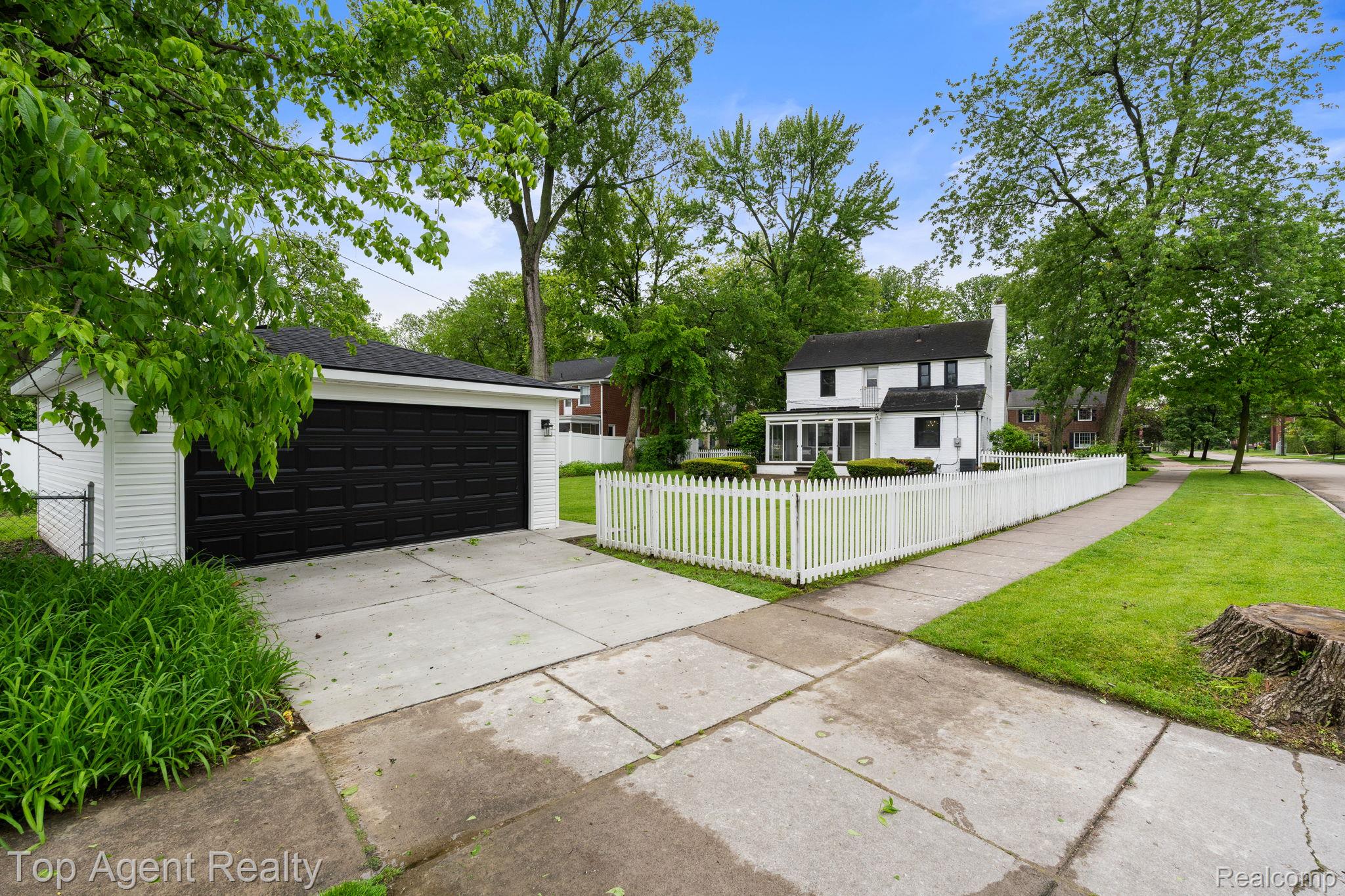 1894 Broadstone Road Grosse Pointe, MI 48236 - Photo 38 of 60 38-web-or-mls-1894 Broadstone Rd_041.jpg