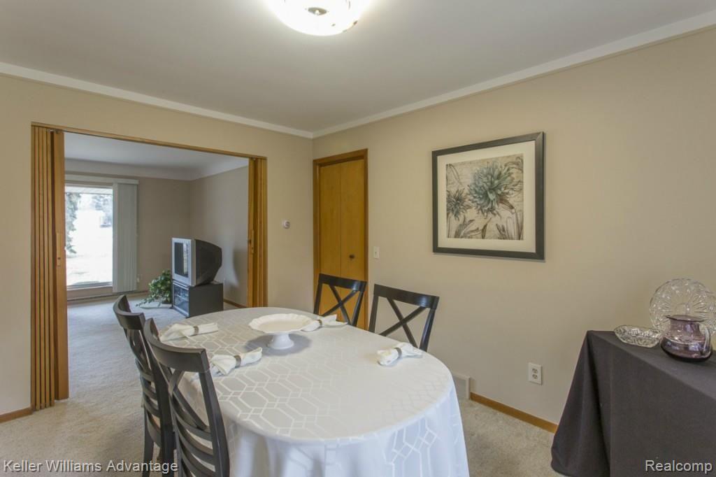 16702 Farmington Road Livonia, MI 48154 - Photo 11 of 32 15-Farmington_16702.jpg