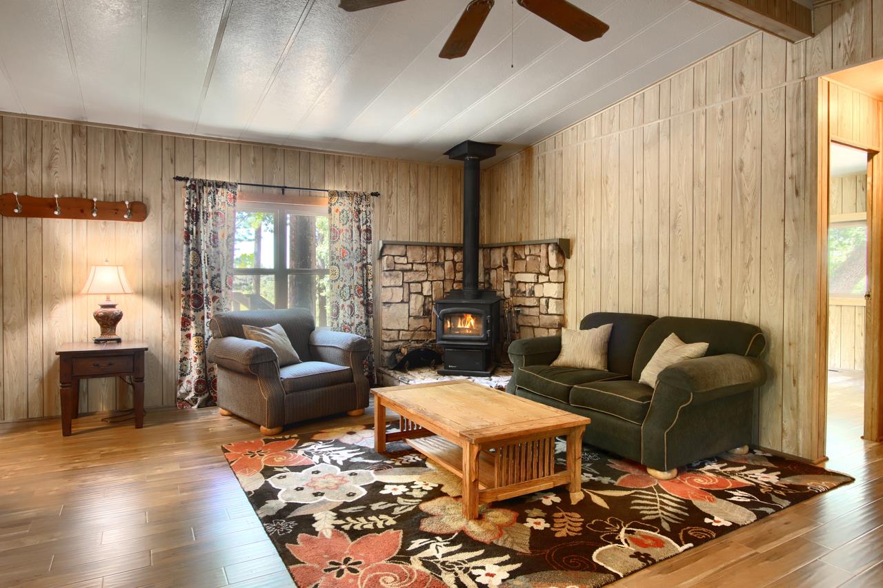 2843 East Westfall Road Mariposa, CA 95338 - Photo 11 of 45 a living room with furniture and wooden floor