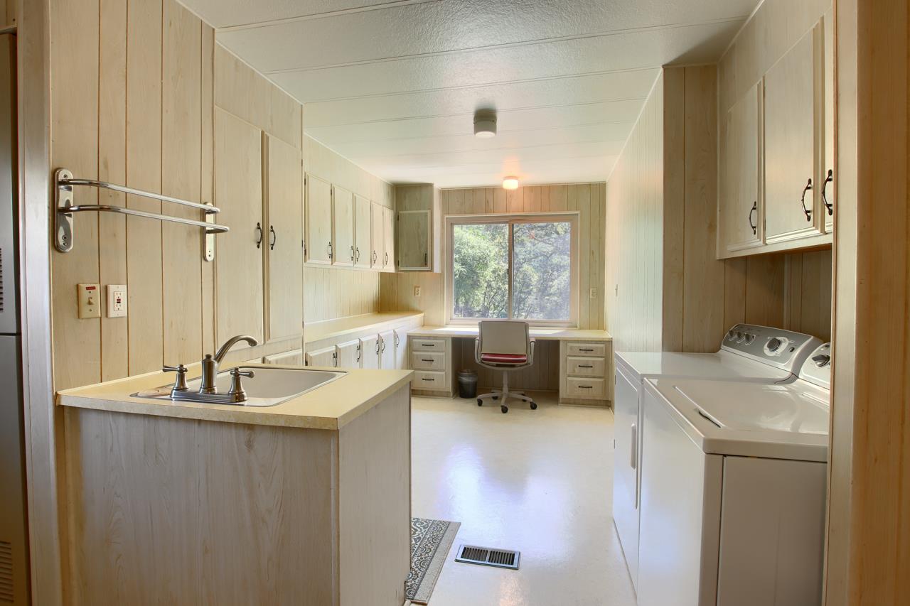 2843 East Westfall Road Mariposa, CA 95338 - Photo 21 of 45 a room with sink washer and dryer