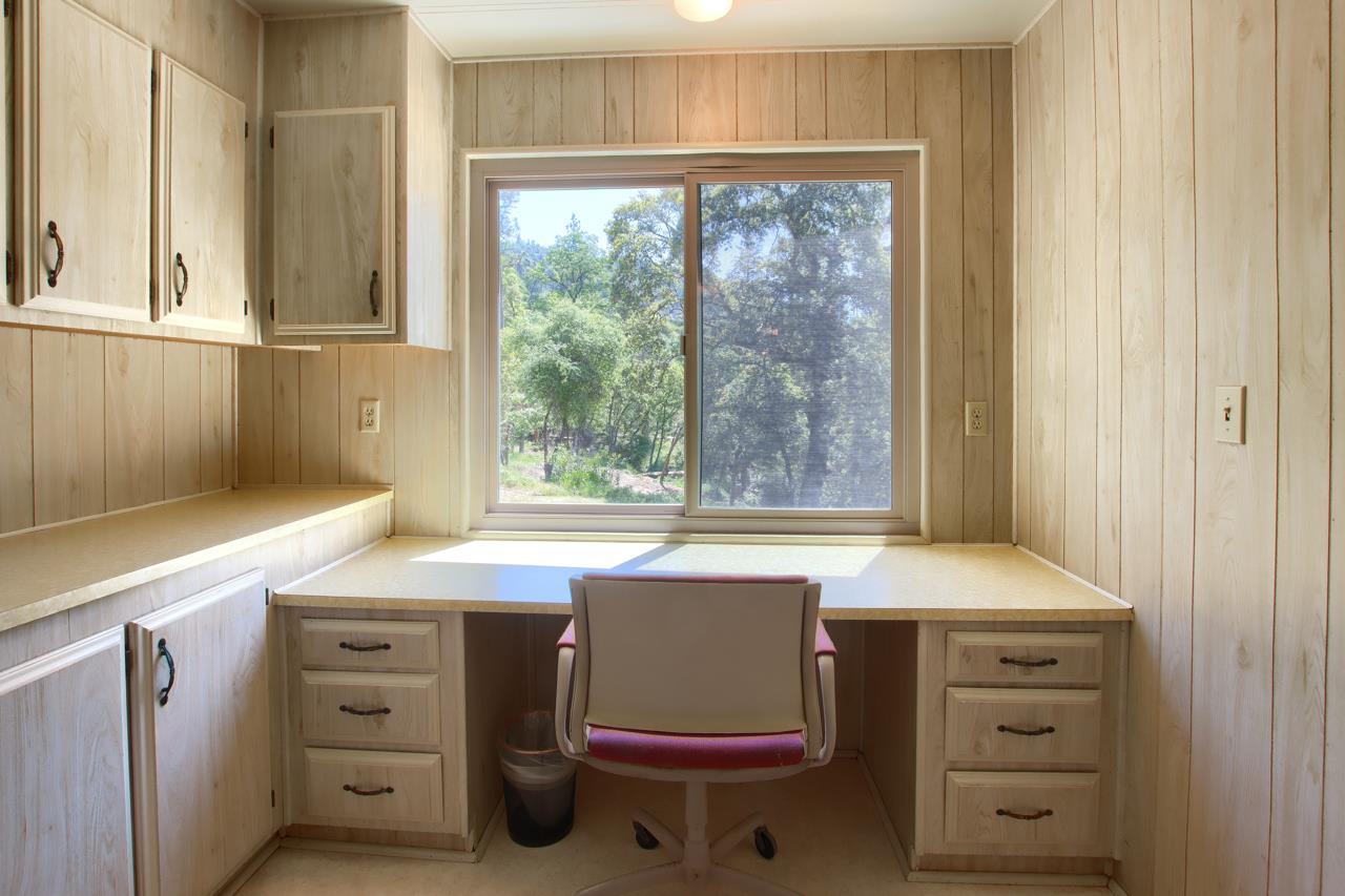 2843 East Westfall Road Mariposa, CA 95338 - Photo 25 of 45 a bathroom with a sink a toilet and a tub