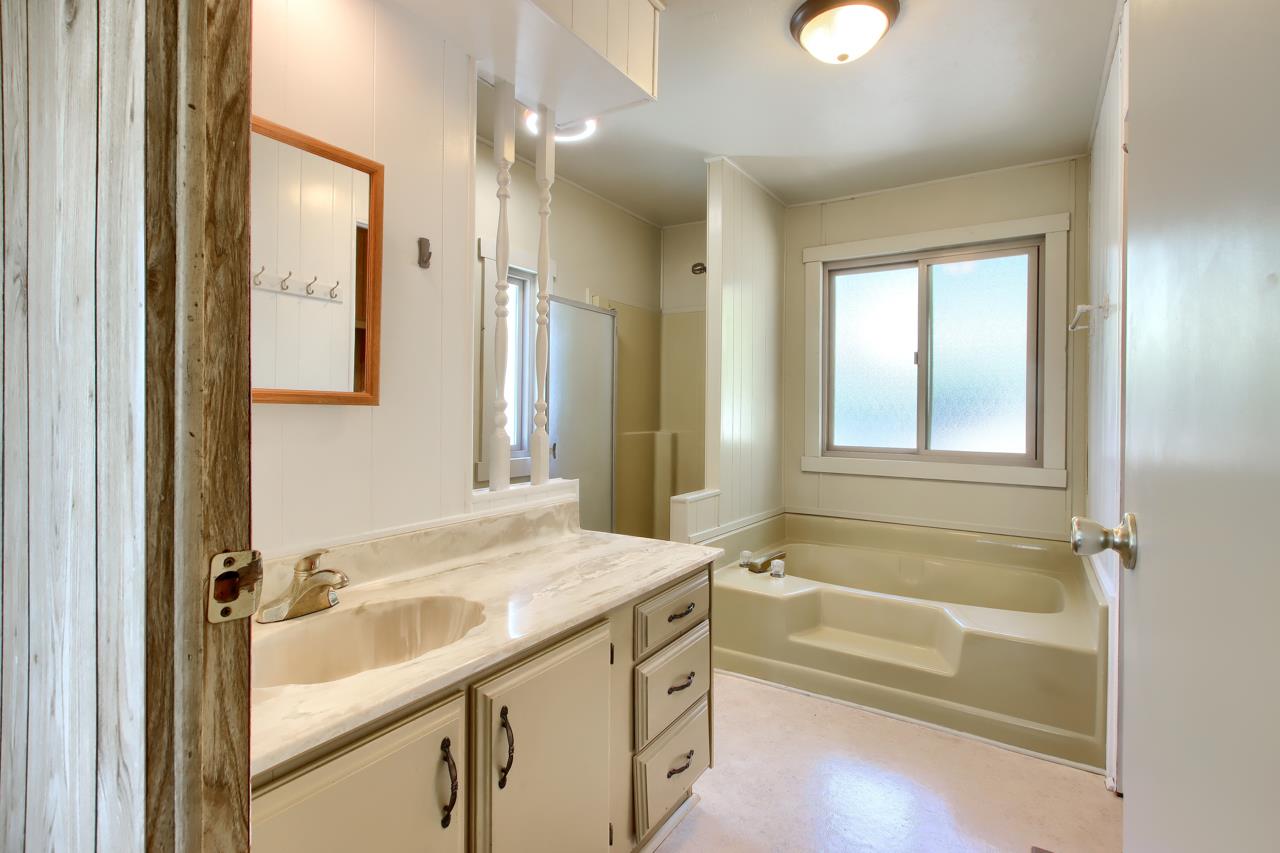 2843 East Westfall Road Mariposa, CA 95338 - Photo 28 of 45 a bathroom with a sink and a bathtub